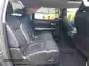 2021 Toyota Tundra SR5 z VIN 5TFDY5F19MX015729, wystawiony jako IAAI lot #41694978 z przebiegiem 72 283 mil mil oraz . Historia ofert i sprzedaży dostępna na DreamBid. Obrazek 8.