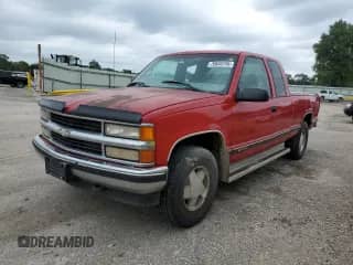 1998 Chevrolet Silverado 1500 z VIN 1GCEK19RXWR143825, wystawiony jako Copart lot #70645745 z przebiegiem 250 008 mil mil oraz Szkoda całkowita • Salvage title. Historia ofert i sprzedaży dostępna na DreamBid. Obrazek 1.