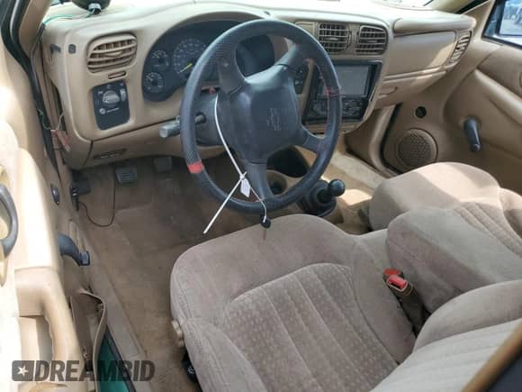 1998 Chevrolet S-10 LS с VIN 1GCCS1946WK269927, выставлен на аукционе Copart как лот 70216375 с пробегом 198 059 миль миль и Списание • Salvage title. История ставок и продаж доступна на DreamBid. Изображение 8.