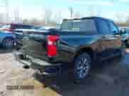 2022 Chevrolet Silverado 1500 RST z VIN 3GCUDEET1NG534651, wystawiony jako IAAI lot #41698902 z przebiegiem 44 823 mil mil oraz . Historia ofert i sprzedaży dostępna na DreamBid. Obrazek 4.