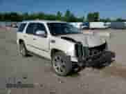 2009 Cadillac Escalade with VIN 1GYFK23269R226768, listed as a Copart auction lot 60213415 with 221,946 mi miles and Non repairable. Bid and sale history available at DreamBid. Image 15.