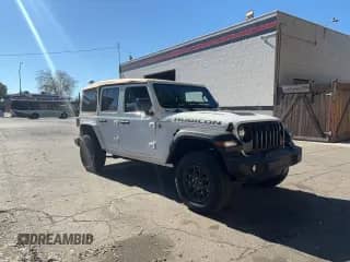 2022 Jeep Wrangler Unlimited Rubicon z VIN 1C4JJXFM9NW134501, wystawiony jako Copart lot #90900765 z przebiegiem 25 997 mil mil oraz Czysty tytuł • Clean title. Historia ofert i sprzedaży dostępna na DreamBid. Obrazek 1.