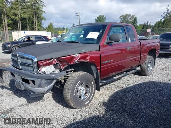 2000 Dodge 1500 with VIN 3B7HF13Z9YG138645, listed as a IAAI auction lot 42298492 with 138,898 mi miles and . Bid and sale history available at DreamBid. Image 2.