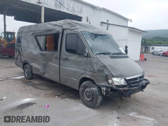 2004 Dodge Sprinter z VIN WD2PD744X45696771, wystawiony jako IAAI lot #43033799 z przebiegiem 297 759 mil mil oraz . Historia ofert i sprzedaży dostępna na DreamBid. Obrazek 1.