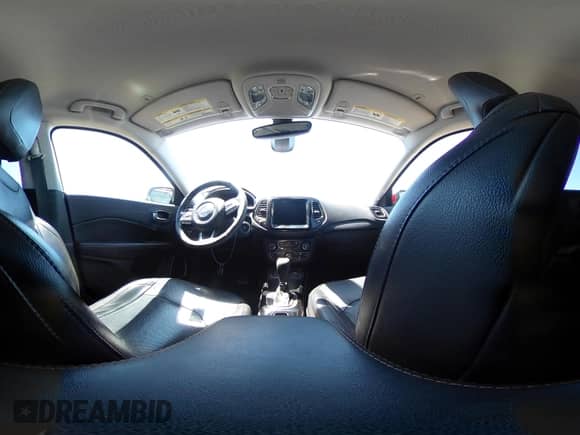 2019 Jeep Compass Limited z VIN 3C4NJCCBXKT675880, wystawiony jako IAAI lot #42819317 z przebiegiem 60 382 mil mil oraz . Historia ofert i sprzedaży dostępna na DreamBid. Obrazek 18.