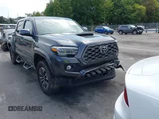 2023 Toyota Tacoma SR z VIN 3TMCZ5AN3PM613358, wystawiony jako IAAI lot #43211852 z przebiegiem 25 287 mil mil oraz . Historia ofert i sprzedaży dostępna na DreamBid. Obrazek 1.