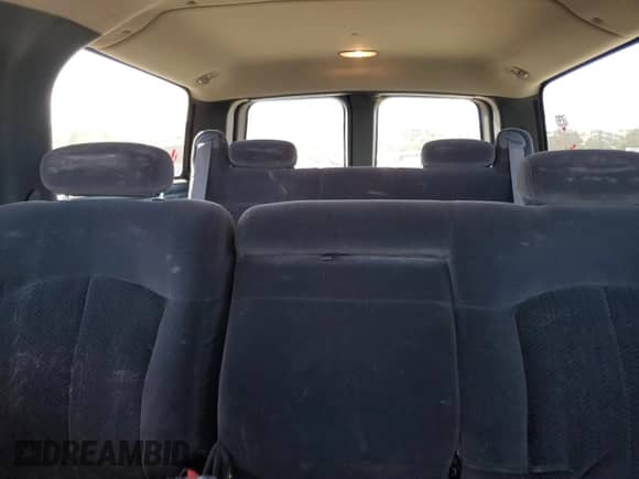 2002 Chevrolet Suburban Z71 z VIN 3GNFK16T32G202624, wystawiony jako Copart lot #78331974 z przebiegiem 179 729 mil mil oraz Czysty tytuł • Clean title. Historia ofert i sprzedaży dostępna na DreamBid. Obrazek 10.