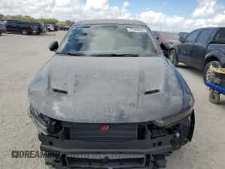 2024 Dodge Hornet R/T Plus z VIN ZACPDFDWXR3A20470, wystawiony jako Copart lot #77320094 z przebiegiem 4 836 mil mil oraz Czysty tytuł • Clean title. Historia ofert i sprzedaży dostępna na DreamBid. Obrazek 5.