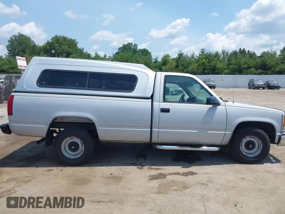 1995 Chevrolet Silverado 1500 z VIN 1GCEC14Z2SZ122630, wystawiony jako IAAI lot #42616231 z przebiegiem Nie podano mil oraz . Historia ofert i sprzedaży dostępna na DreamBid. Obrazek 14.