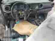 2016 Toyota Tacoma TRD Sport с VIN 3TMBZ5DN0GM002761, выставлен на аукционе Copart как лот 81375785 с пробегом 101 666 миль миль и Списание • Salvage title. История ставок и продаж доступна на DreamBid. Изображение 8.