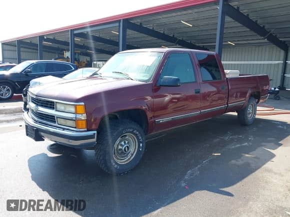 1998 Chevrolet Silverado 3500 z VIN 1GCHK33J3WF048276, wystawiony jako IAAI lot #42442356 z przebiegiem 217 410 mil mil oraz . Historia ofert i sprzedaży dostępna na DreamBid. Obrazek 19.