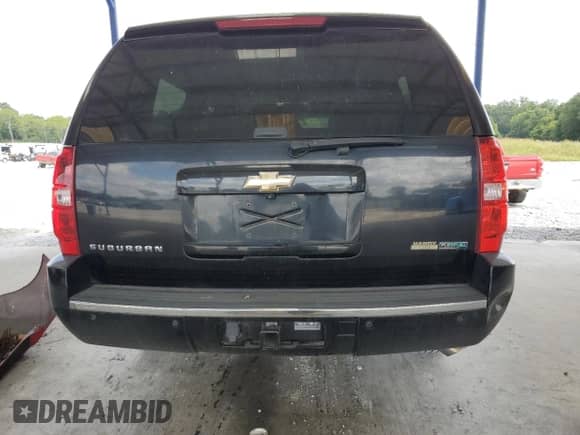 2011 Chevrolet Suburban LTZ с VIN 1GNSKKE33BR303720, выставлен на аукционе Copart как лот 68343425 с пробегом 201 762 миль миль и Списание • Salvage title. История ставок и продаж доступна на DreamBid. Изображение 6.
