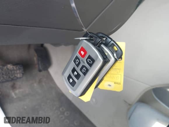 2017 Toyota Sienna XLE with VIN 5TDDZ3DC3HS171251, listed as a IAAI auction lot 41637035 with 124,127 mi miles and . Bid and sale history available at DreamBid. Image 11.