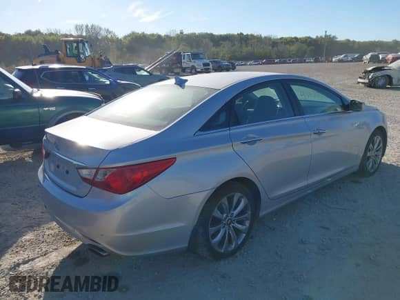 2011 Hyundai Sonata SE z VIN 5NPEC4AC3BH102394, wystawiony jako IAAI lot #43439361 z przebiegiem 174 717 mil mil oraz . Historia ofert i sprzedaży dostępna na DreamBid. Obrazek 4.