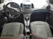 2012 Chevrolet Sonic LS z VIN 1G1JA5SH1C4221176, wystawiony jako Copart lot #67767445 z przebiegiem 204 833 mil mil oraz Szkoda całkowita • Salvage title. Historia ofert i sprzedaży dostępna na DreamBid. Obrazek 8.