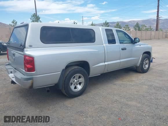 2008 Dodge Dakota SLT with VIN 1D7HW42K88S517074, listed as a IAAI auction lot 42647662 with 279,173 mi miles and . Bid and sale history available at DreamBid. Image 4.