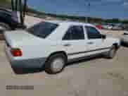 1987 Mercedes-Benz 300 E z VIN WDBEA30D4HA553388, wystawiony jako Copart lot #49947425 z przebiegiem 201 128 mil mil oraz Szkoda całkowita • Salvage title. Historia ofert i sprzedaży dostępna na DreamBid. Obrazek 3.