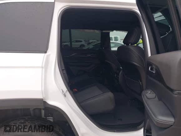 2025 Jeep Grand Cherokee Altitude with VIN 1C4RJGAG1SC284247, listed as a IAAI auction lot 42153557 with 4,539 mi miles and . Bid and sale history available at DreamBid. Image 8.