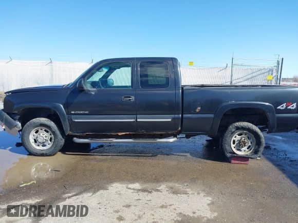 2004 Chevrolet Silverado 2500HD LS with VIN 1GCHK29U74E211431, listed as a IAAI auction lot 41798932 with 380,693 mi miles and . Bid and sale history available at DreamBid. Image 15.