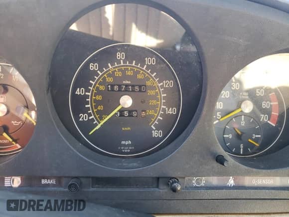 1983 Mercedes-Benz 380 SL с VIN WDBBA45A5DB022728, выставлен на аукционе Copart как лот 49351765 с пробегом 167 150 миль миль и Чистый • Clean title. История ставок и продаж доступна на DreamBid. Изображение 9.