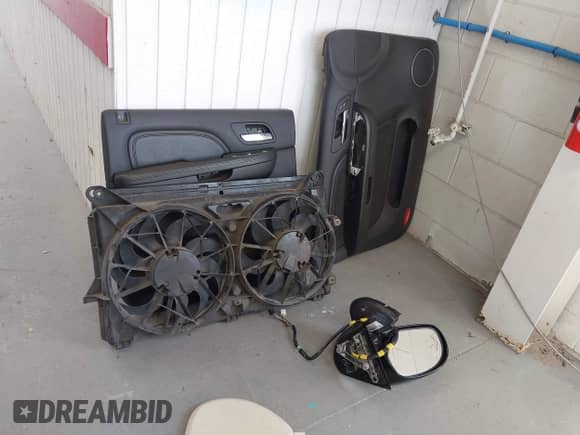 2008 Cadillac Escalade ESV with VIN 1GYFC66888R205407, listed as a IAAI auction lot 42312378 with Not provided miles and . Bid and sale history available at DreamBid. Image 12.