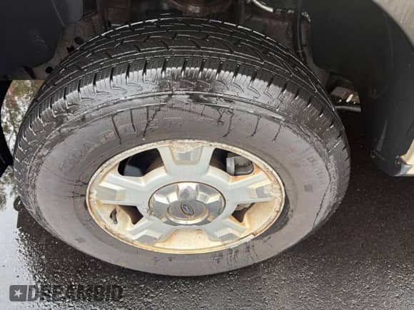 2009 Ford F-150 XL with VIN 1FTPX14V69FA92649, listed as a Copart auction lot 86142405 with 118,014 mi miles and Clean title. Bid and sale history available at DreamBid. Image 9.