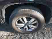 2015 Volkswagen Tiguan S z VIN WVGAV7AX3FW583711, wystawiony jako IAAI lot #43437551 z przebiegiem 213 857 mil mil oraz . Historia ofert i sprzedaży dostępna na DreamBid. Obrazek 17.