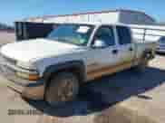 2001 Chevrolet Silverado 1500HD LS z VIN 1GCGC13U61F172302, wystawiony jako IAAI lot #41764662 z przebiegiem 218 807 mil mil oraz . Historia ofert i sprzedaży dostępna na DreamBid. Obrazek 2.