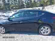 2020 Hyundai Elantra SEL z VIN KMHD84LF3LU001590, wystawiony jako IAAI lot #43301635 z przebiegiem Nie podano mil oraz . Historia ofert i sprzedaży dostępna na DreamBid. Obrazek 14.