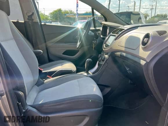 2016 Chevrolet Trax LT z VIN 3GNCJLSB7GL163565, wystawiony jako Copart lot #84920735 z przebiegiem 154 673 mil mil oraz Czysty tytuł • Clean title. Historia ofert i sprzedaży dostępna na DreamBid. Obrazek 5.