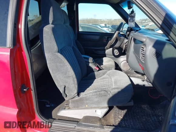 2000 Chevrolet S-10 LS ZR2 с VIN 1GCCT19W6Y8162858, выставлен на аукционе IAAI как лот 41415591 с пробегом 101 300 миль миль и . История ставок и продаж доступна на DreamBid. Изображение 5.