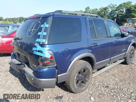 2005 Ford Explorer XLT z VIN 1FMDU73W25UA61652, wystawiony jako IAAI lot #42854567 z przebiegiem Nie podano mil oraz . Historia ofert i sprzedaży dostępna na DreamBid. Obrazek 4.