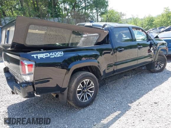 2021 Toyota Tacoma SR5 z VIN 3TYDZ5BN1MT002778, wystawiony jako IAAI lot #42591088 z przebiegiem Nie podano mil oraz . Historia ofert i sprzedaży dostępna na DreamBid. Obrazek 4.