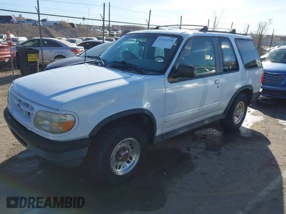 1995 Ford Explorer Eddie Bauer z VIN 1FMCU24X1SUB07828, wystawiony jako IAAI lot #41145230 z przebiegiem 269 846 mil mil oraz . Historia ofert i sprzedaży dostępna na DreamBid. Obrazek 2.