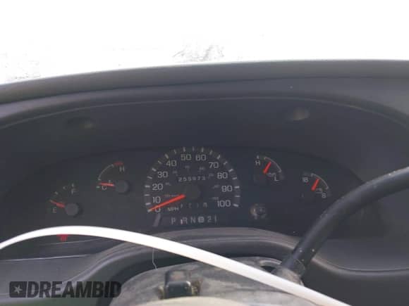 2003 Ford Econoline Cargo z VIN 1FTNE24243HB24311, wystawiony jako IAAI lot #41404876 z przebiegiem 255 973 mil mil oraz . Historia ofert i sprzedaży dostępna na DreamBid. Obrazek 7.