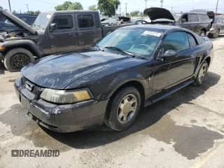 2000 Ford Mustang z VIN 1FAFP4047YF202154, wystawiony jako Copart lot #70506325 z przebiegiem 245 736 mil mil oraz Czysty tytuł • Clean title. Historia ofert i sprzedaży dostępna na DreamBid. Obrazek 1.