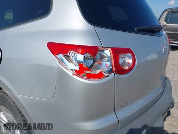 2012 Chevrolet Traverse LS z VIN 1GNKVFED5CJ416463, wystawiony jako IAAI lot #42666062 z przebiegiem 105 518 mil mil oraz . Historia ofert i sprzedaży dostępna na DreamBid. Obrazek 6.