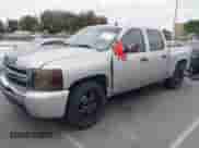 2011 Chevrolet Silverado 1500 LS z VIN 3GCPKREA4BG390355, wystawiony jako IAAI lot #42206957 z przebiegiem 153 766 mil mil oraz . Historia ofert i sprzedaży dostępna na DreamBid. Obrazek 20.