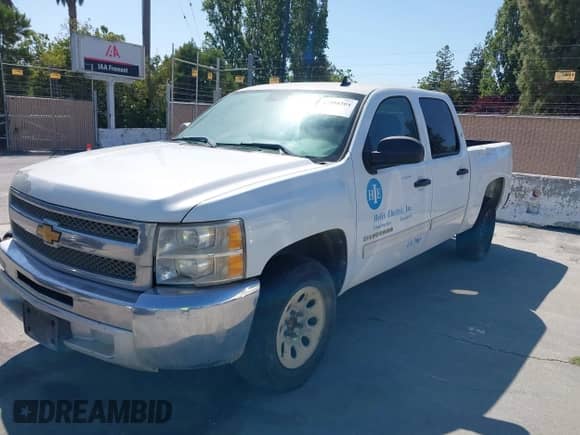 2012 Chevrolet Silverado 1500 LS z VIN 3GCPCREA5CG195542, wystawiony jako IAAI lot #42394304 z przebiegiem 246 628 mil mil oraz . Historia ofert i sprzedaży dostępna na DreamBid. Obrazek 6.