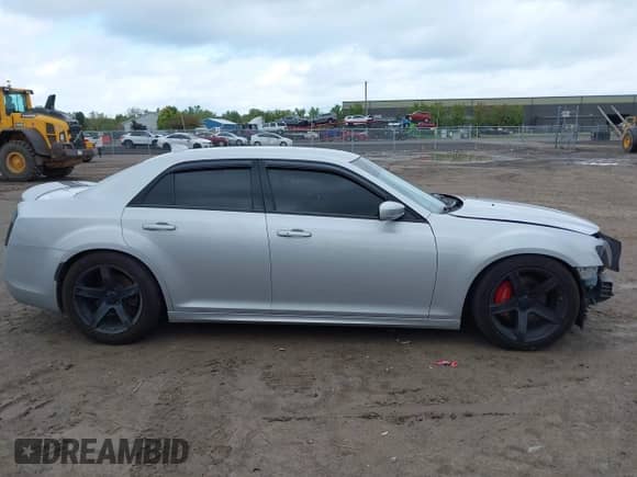 2019 Chrysler 300 S с VIN 2C3CCABT5KH704862, выставлен на аукционе IAAI как лот 43239961 с пробегом 102 540 миль миль и . История ставок и продаж доступна на DreamBid. Изображение 13.