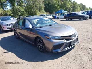 2021 Toyota Camry SE with VIN 4T1T11AK6MU552645, listed as a IAAI auction lot 43331358 with 33,970 mi miles and . Bid and sale history available at DreamBid. Image 1.