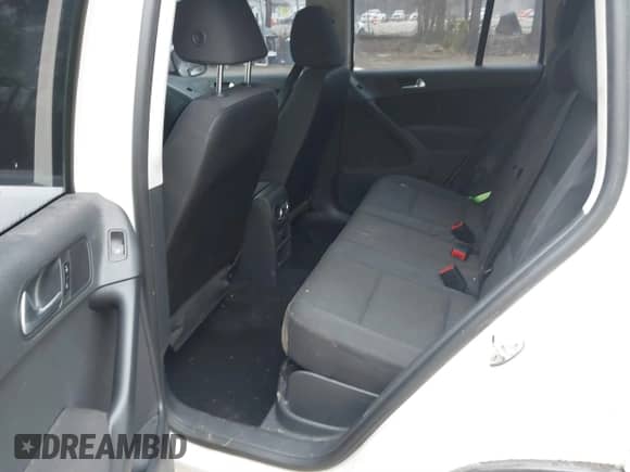 2012 Volkswagen Tiguan S с VIN WVGCV7AX5CW508206, выставлен на аукционе IAAI как лот 41612007 с пробегом 116 455 миль миль и . История ставок и продаж доступна на DreamBid. Изображение 8.