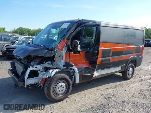 2024 Ram ProMaster Cargo Tradesman z VIN 3C6LRVAG8RE136299, wystawiony jako IAAI lot #42196227 z przebiegiem 955 mil mil oraz . Historia ofert i sprzedaży dostępna na DreamBid. Obrazek 6.