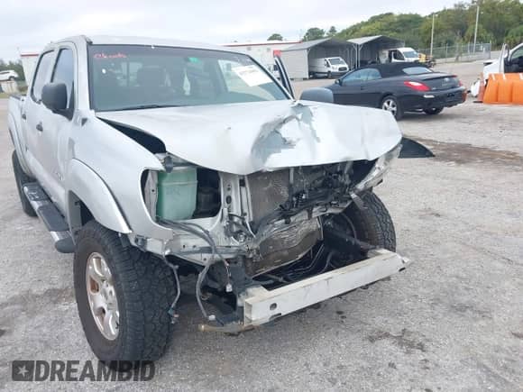 2005 Toyota Tacoma PreRunner z VIN 3TMJU62N95M006548, wystawiony jako IAAI lot #43574482 z przebiegiem 135 666 mil mil oraz . Historia ofert i sprzedaży dostępna na DreamBid. Obrazek 18.