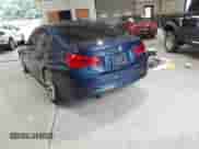 2018 BMW 3 Series 320i xDrive z VIN WBA8A3C57JA499543, wystawiony jako IAAI lot #43032701 z przebiegiem 221 751 mil mil oraz . Historia ofert i sprzedaży dostępna na DreamBid. Obrazek 3.