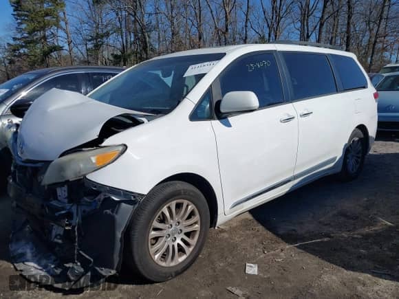 2013 Toyota Sienna XLE AAS with VIN 5TDYK3DC1DS341977, listed as a IAAI auction lot 41418311 with Not provided miles and . Bid and sale history available at DreamBid. Image 2.