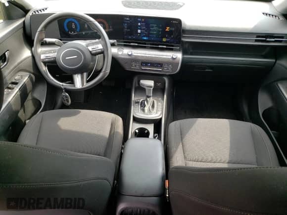 2024 Hyundai Kona SEL с VIN KM8HBCAB1RU095054, выставлен на аукционе Copart как лот 59648374 с пробегом 10 247 миль миль и Списание • Salvage title. История ставок и продаж доступна на DreamBid. Изображение 8.