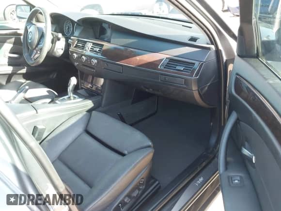 2010 BMW 5 Series 528i с VIN WBANU5C59AC128362, выставлен на аукционе IAAI как лот 42529264 с пробегом 181 616 миль миль и . История ставок и продаж доступна на DreamBid. Изображение 5.