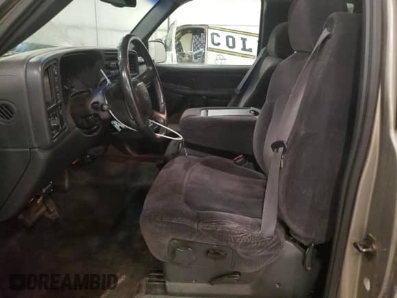 1999 Chevrolet Silverado 2500 LS с VIN 1GCGK29U5XE212688, выставлен на аукционе Copart как лот 51125315 с пробегом 155 155 миль миль и Списание • Salvage title. История ставок и продаж доступна на DreamBid. Изображение 7.
