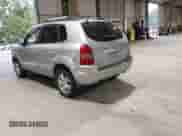 2007 Hyundai Tucson SE z VIN KM8JN12D47U485785, wystawiony jako IAAI lot #43306100 z przebiegiem 179 960 mil mil oraz . Historia ofert i sprzedaży dostępna na DreamBid. Obrazek 3.